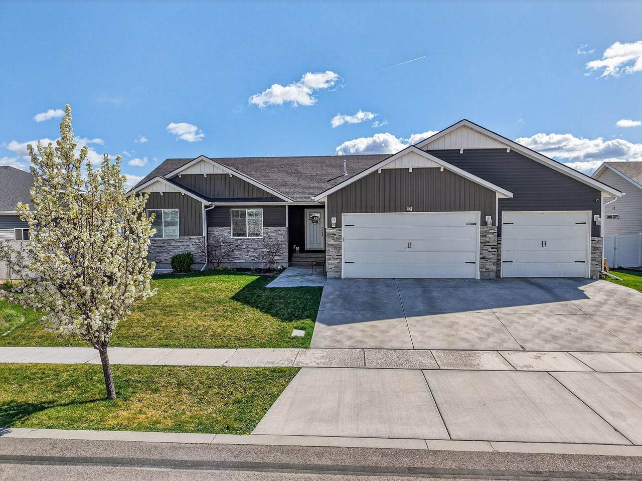 841 Mckay - Photo 1