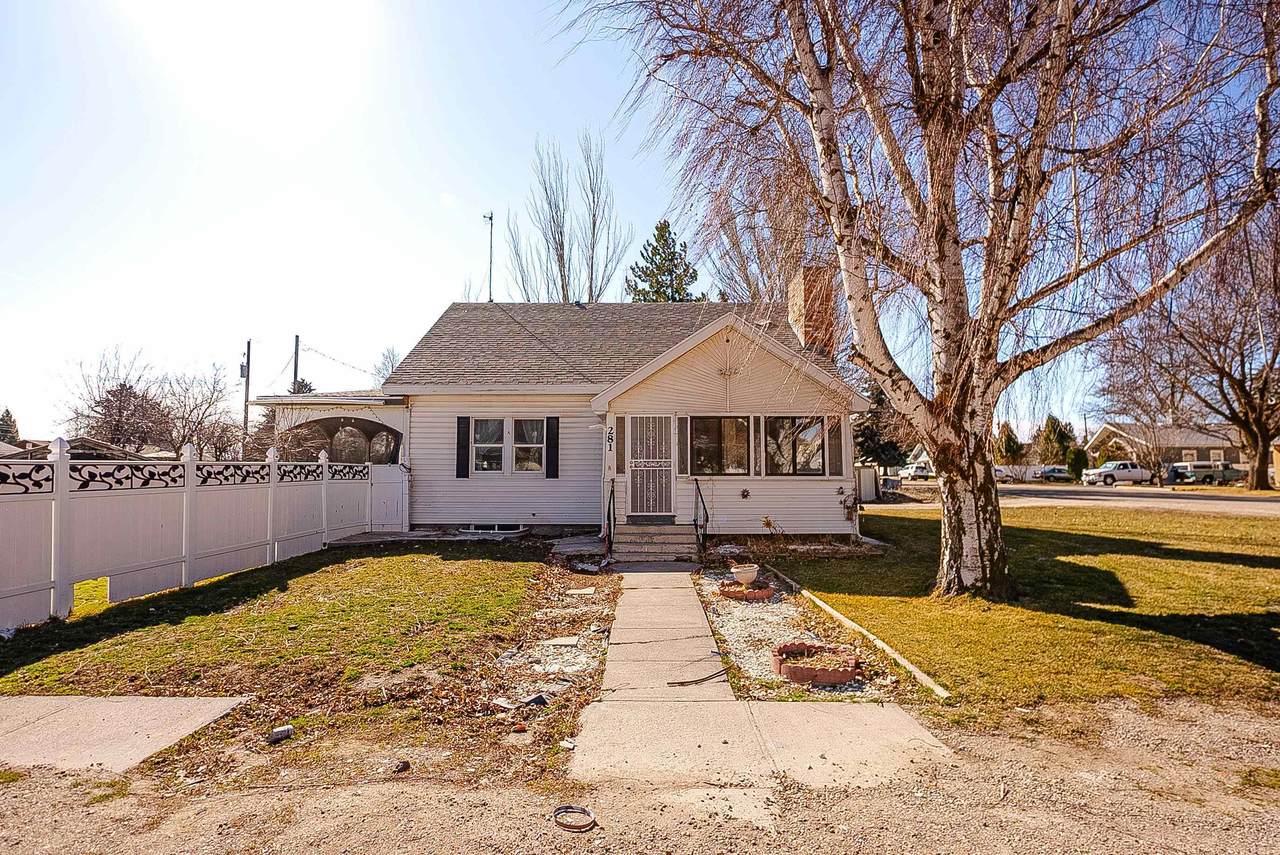 281 Custer Ave. - Photo 1