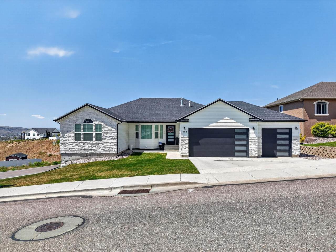 451 Vista - Photo 1