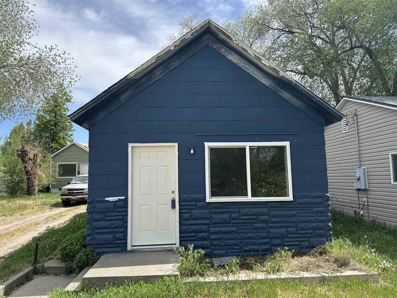 1022 9TH AVE - Photo 1