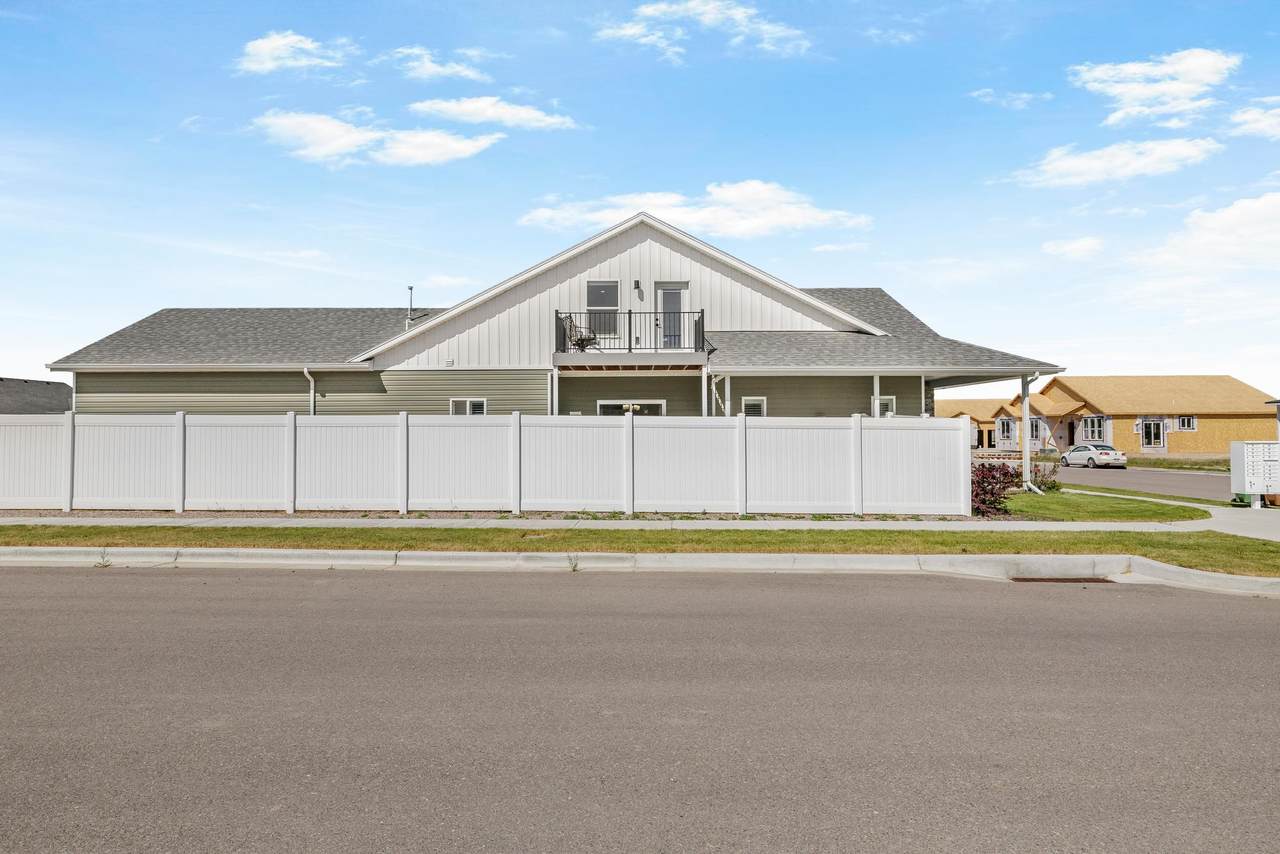 609 Aurora - Photo 1