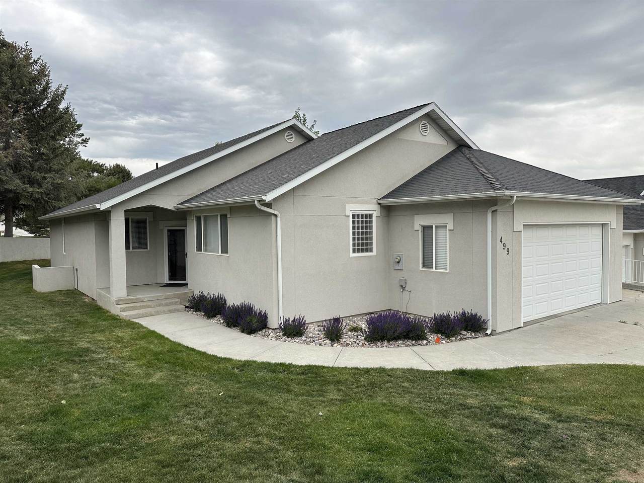 499 Pebble Lane - Photo 1