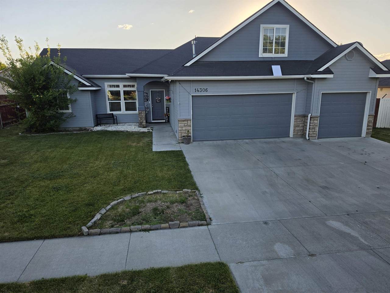 14306 Mission Pointe Loop - Photo 1