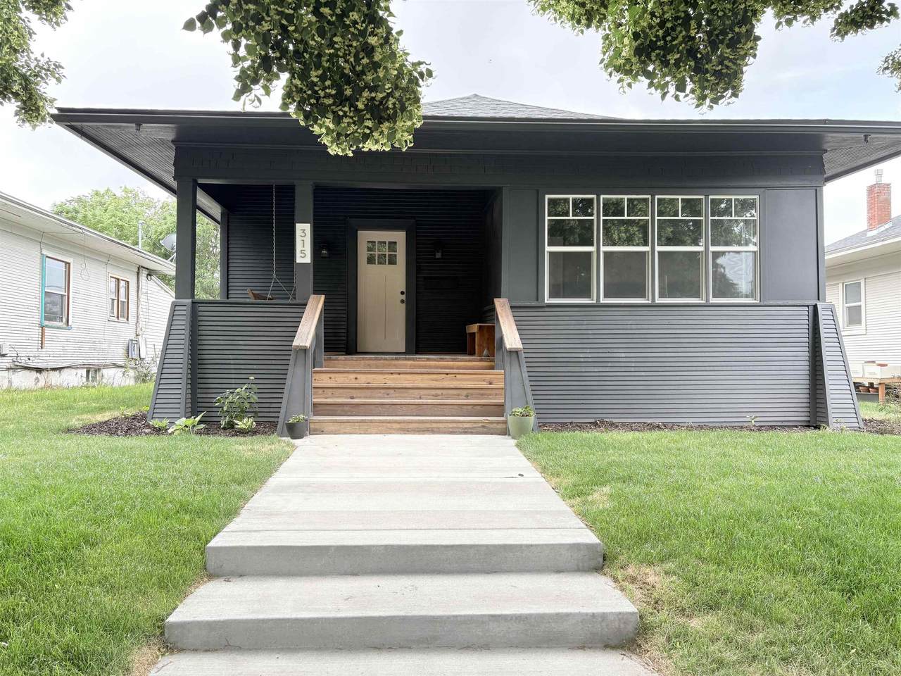 315 6TH AVE - Photo 1