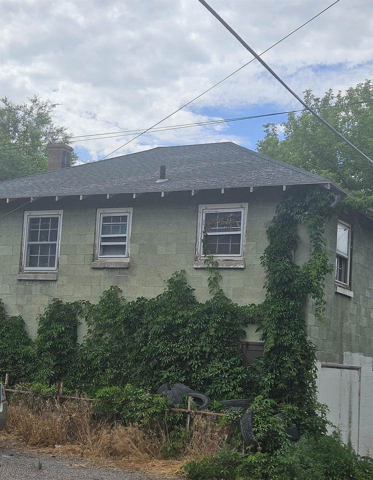 140 Lincoln Ave - Photo 1