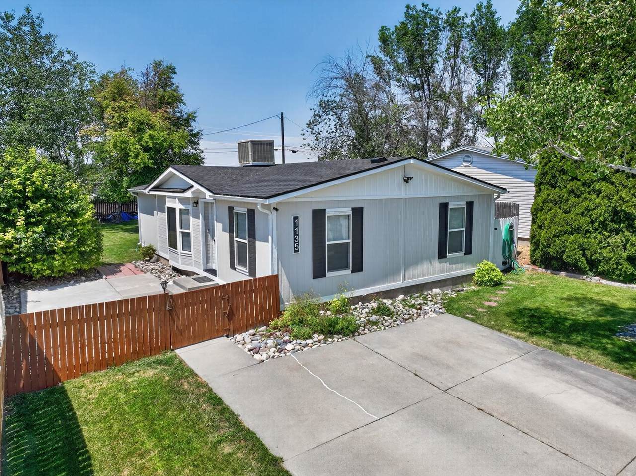 1135 Canyon Ave - Photo 1