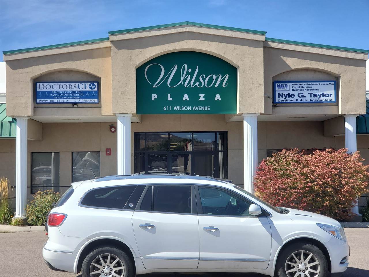 611 Wilson Ave - Photo 1