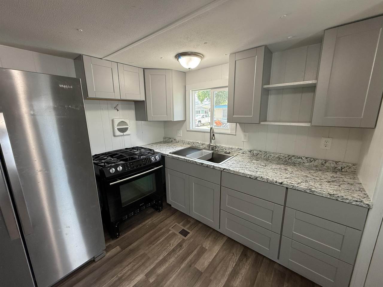 760 Alameda - Photo 1