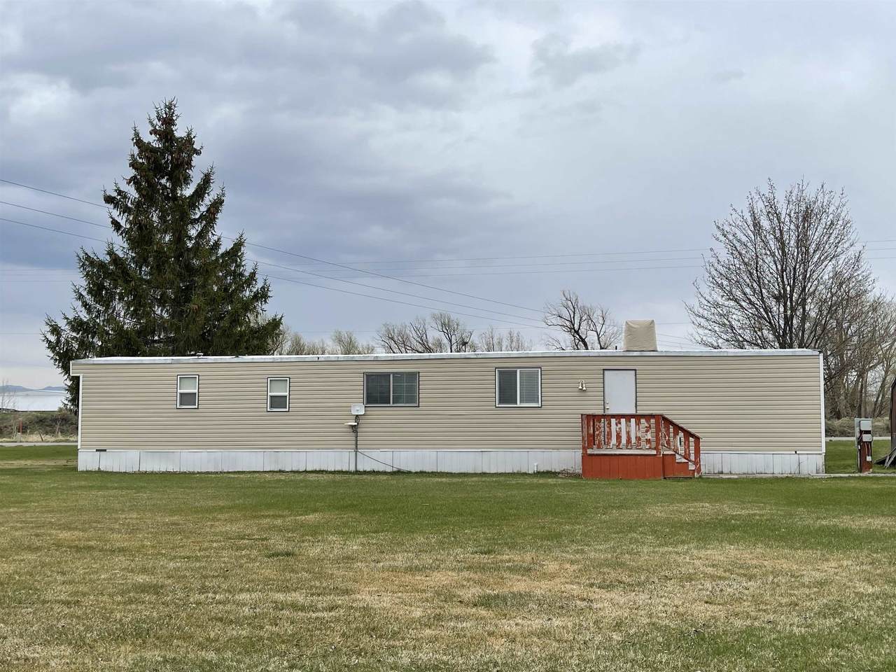 1042 1100 N - Photo 1