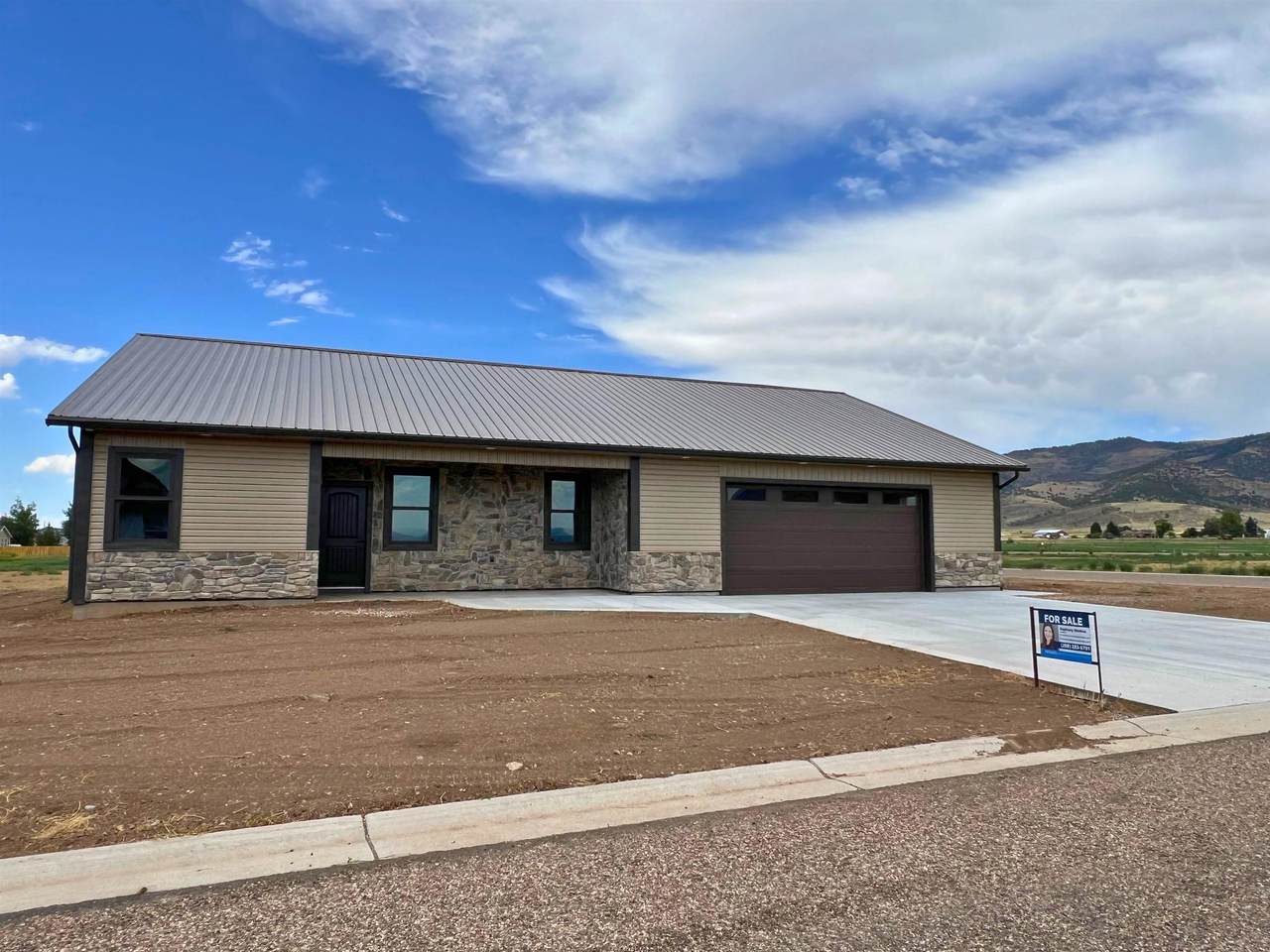 875 Diane Dr - Photo 1