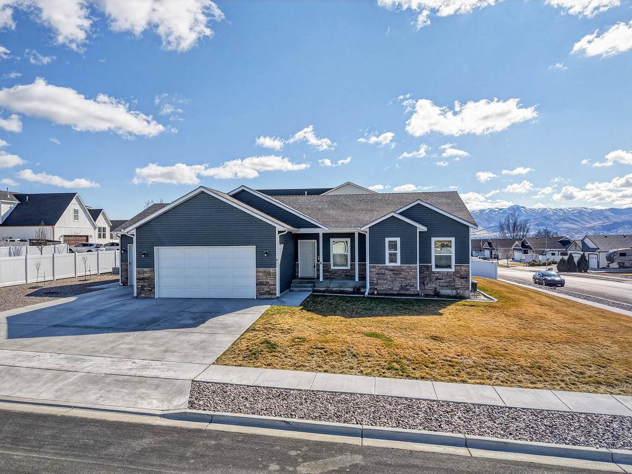 611 Rustic Road - Photo 1
