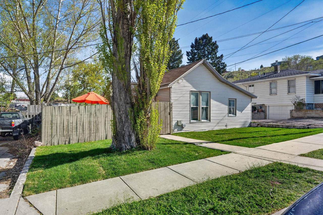 727 Whitman St - Photo 1
