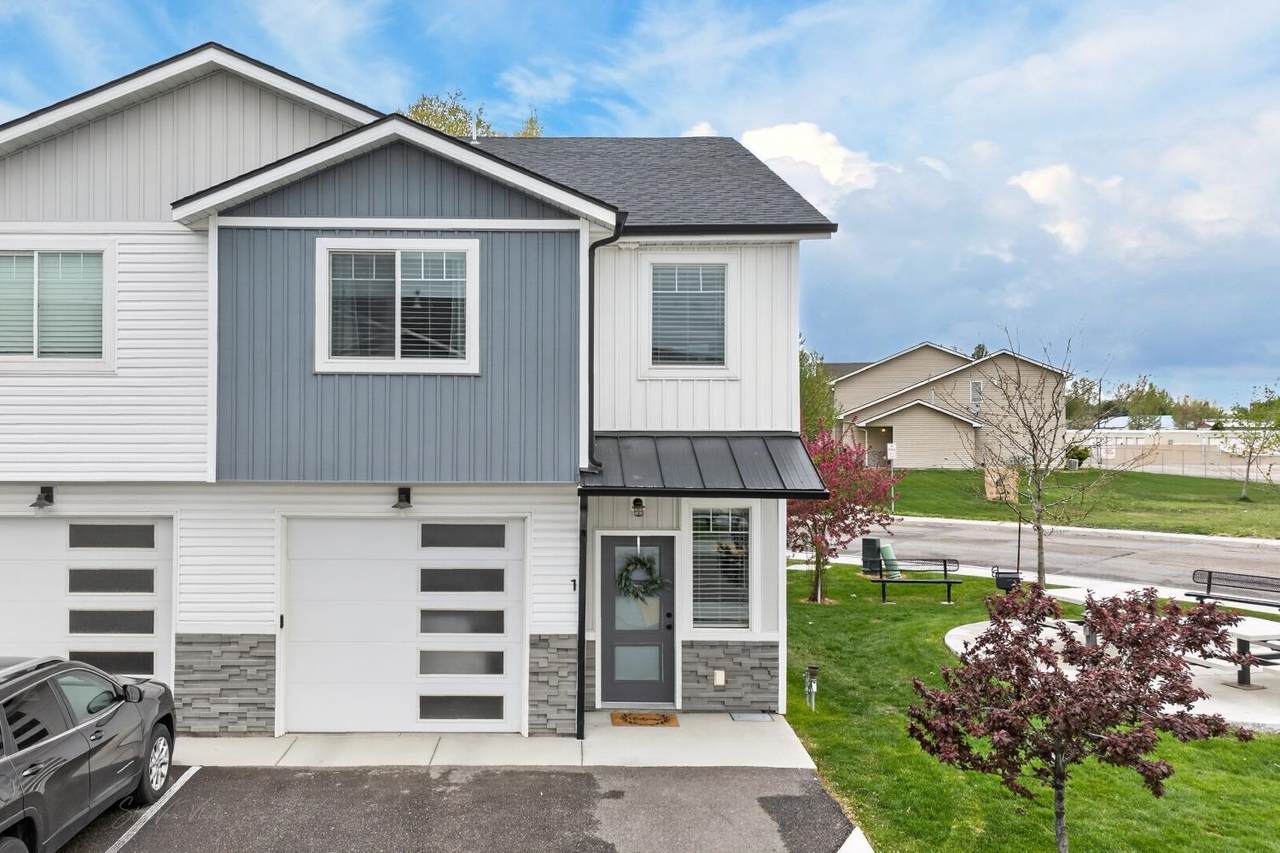 179 Park Lawn #1 - Photo 1
