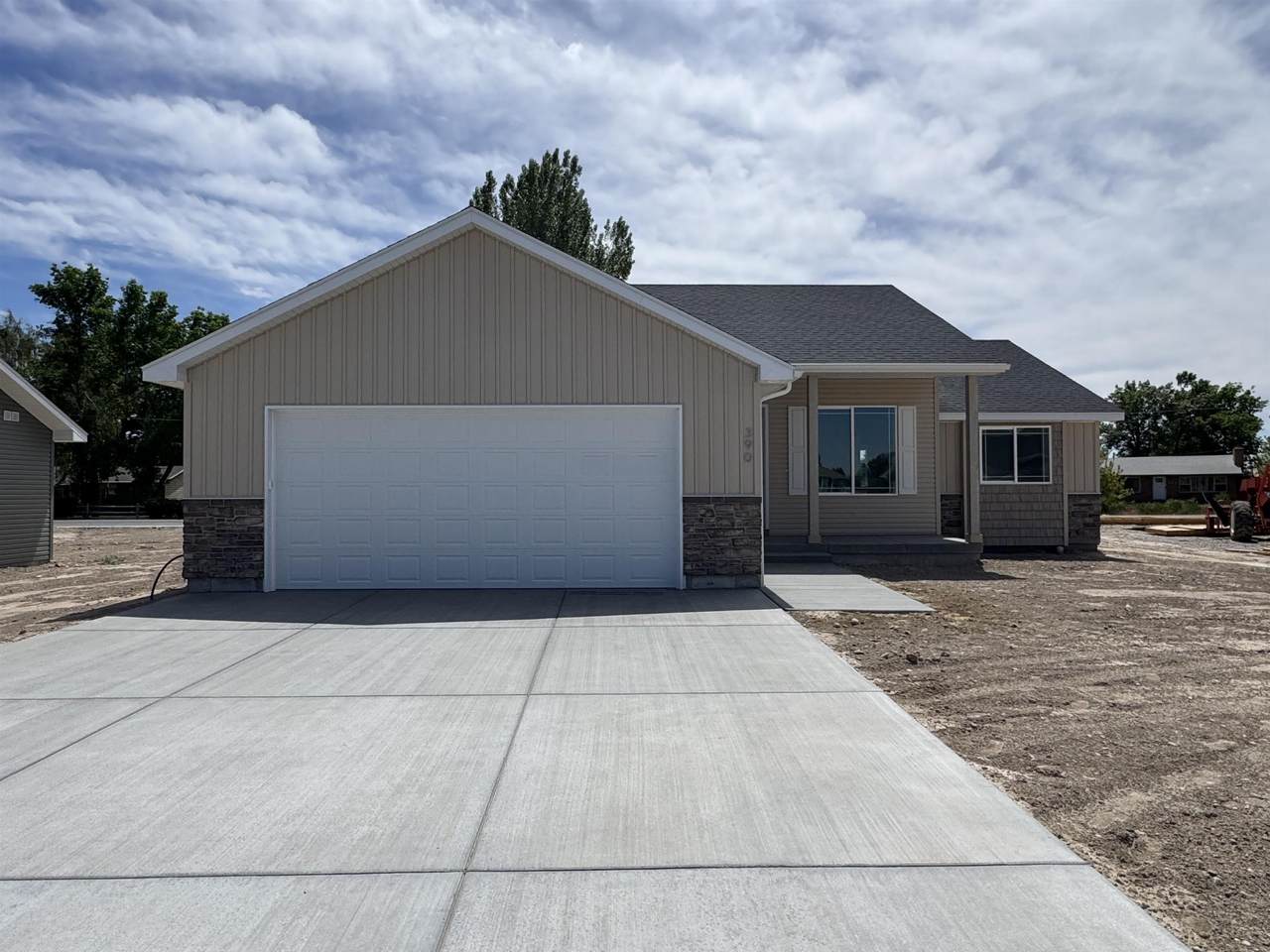 390 Wind River Dr - Photo 1