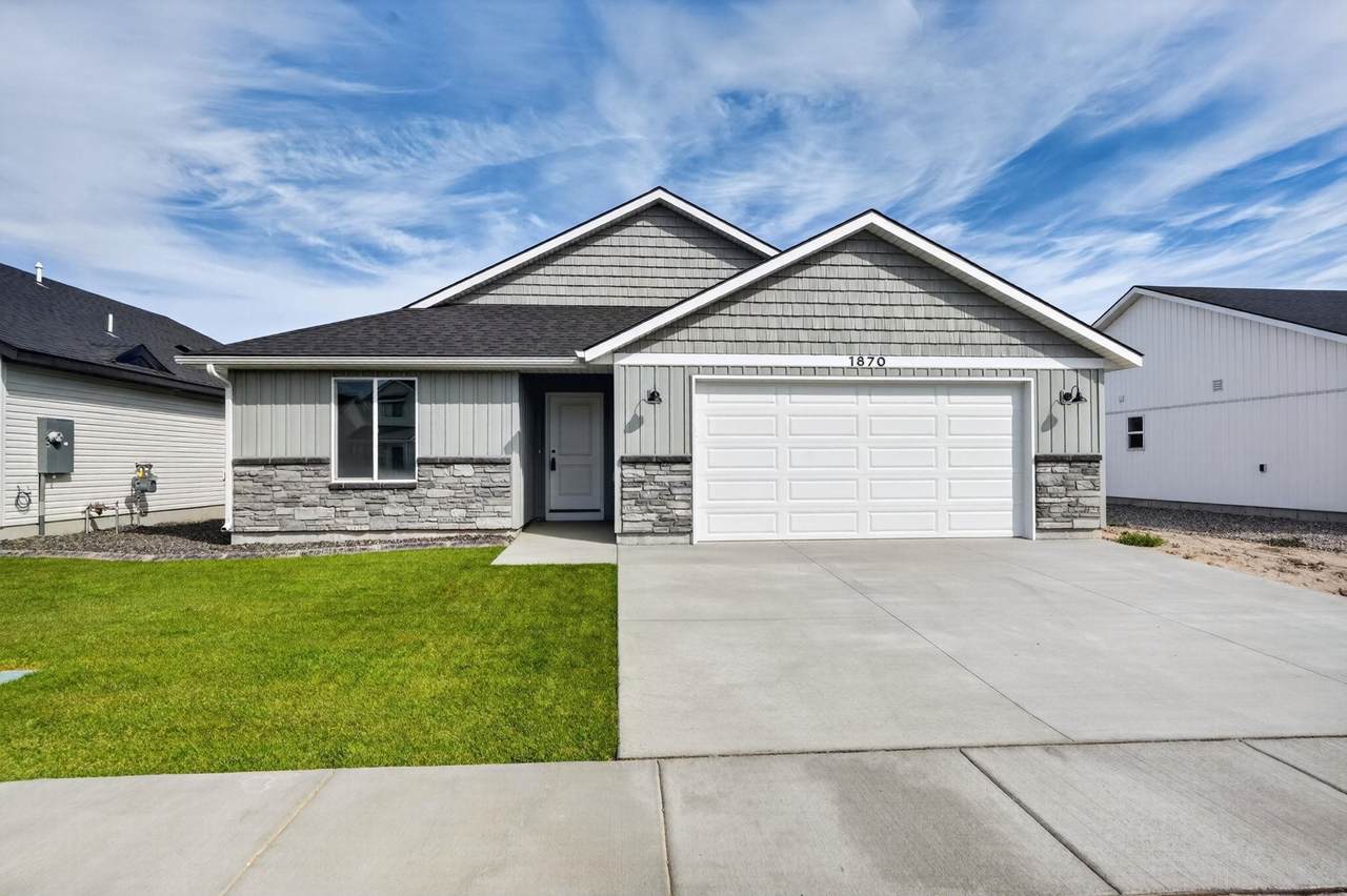 1870 Brynwood Ave - Photo 1