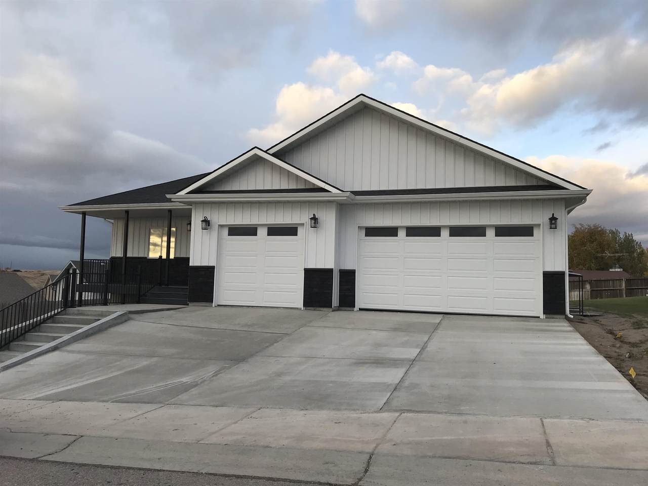 203 Summer Way - Photo 1
