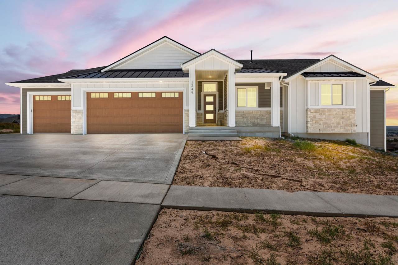 2249 Grayson Way - Photo 1