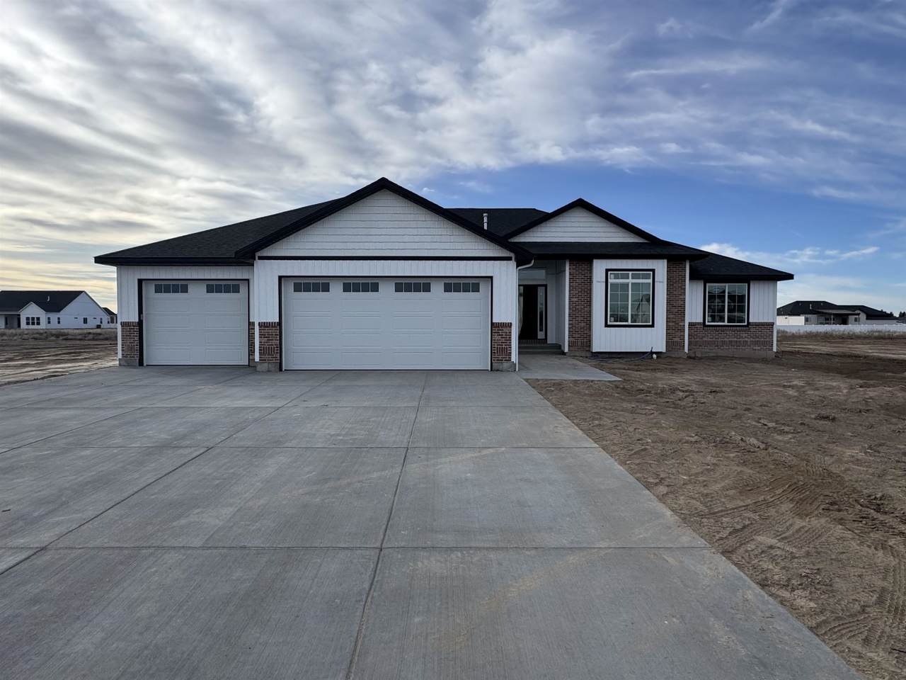 1572 845 E - Photo 1