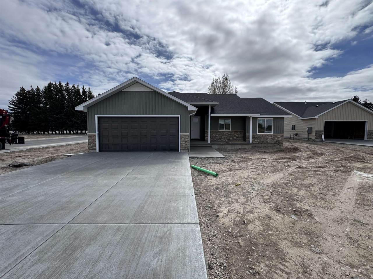 388 Wind River - Photo 1