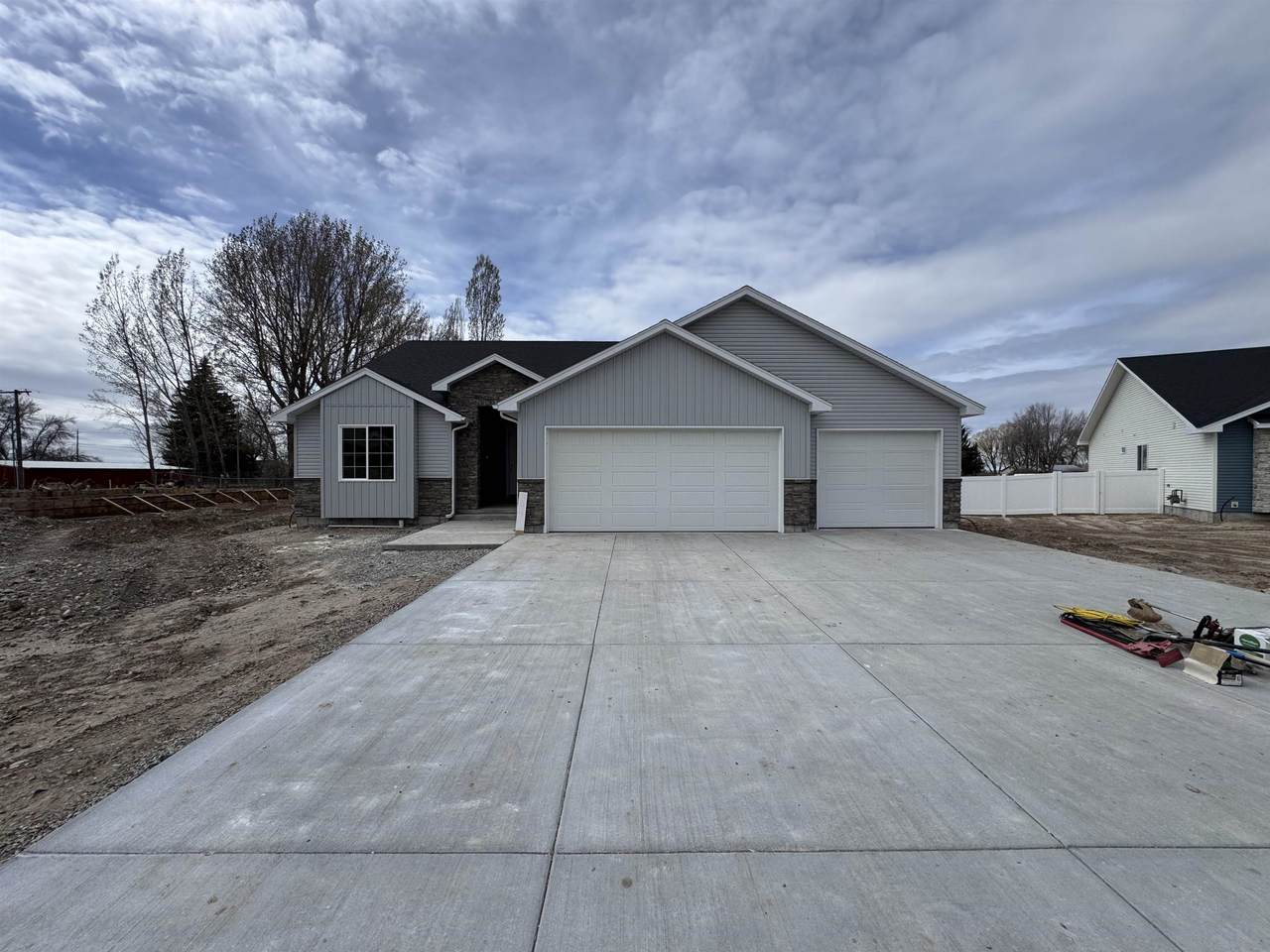 394 Wind River - Photo 1