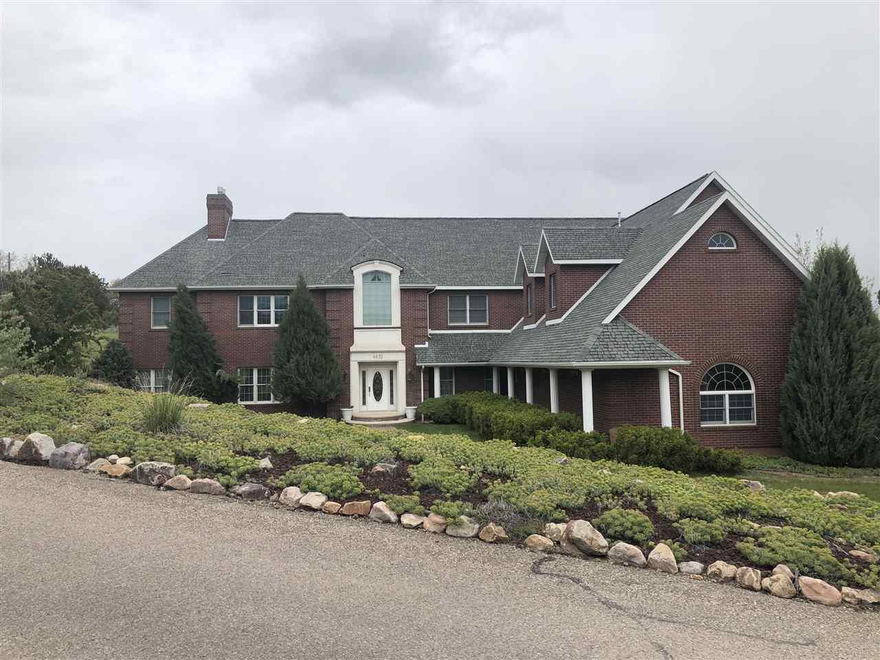 4672 Flora - Photo 1