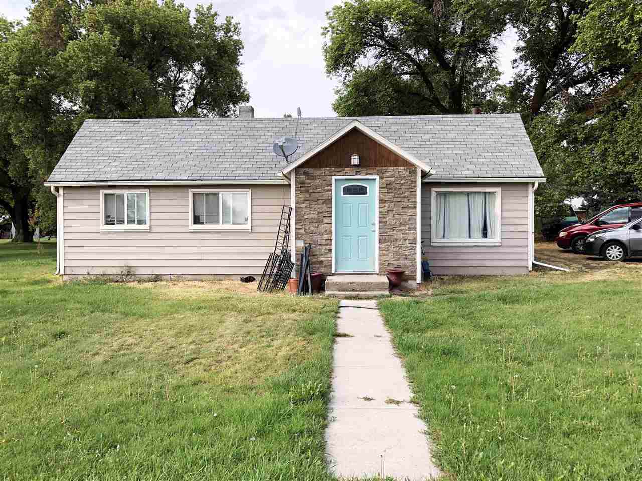 185 Center - Photo 1