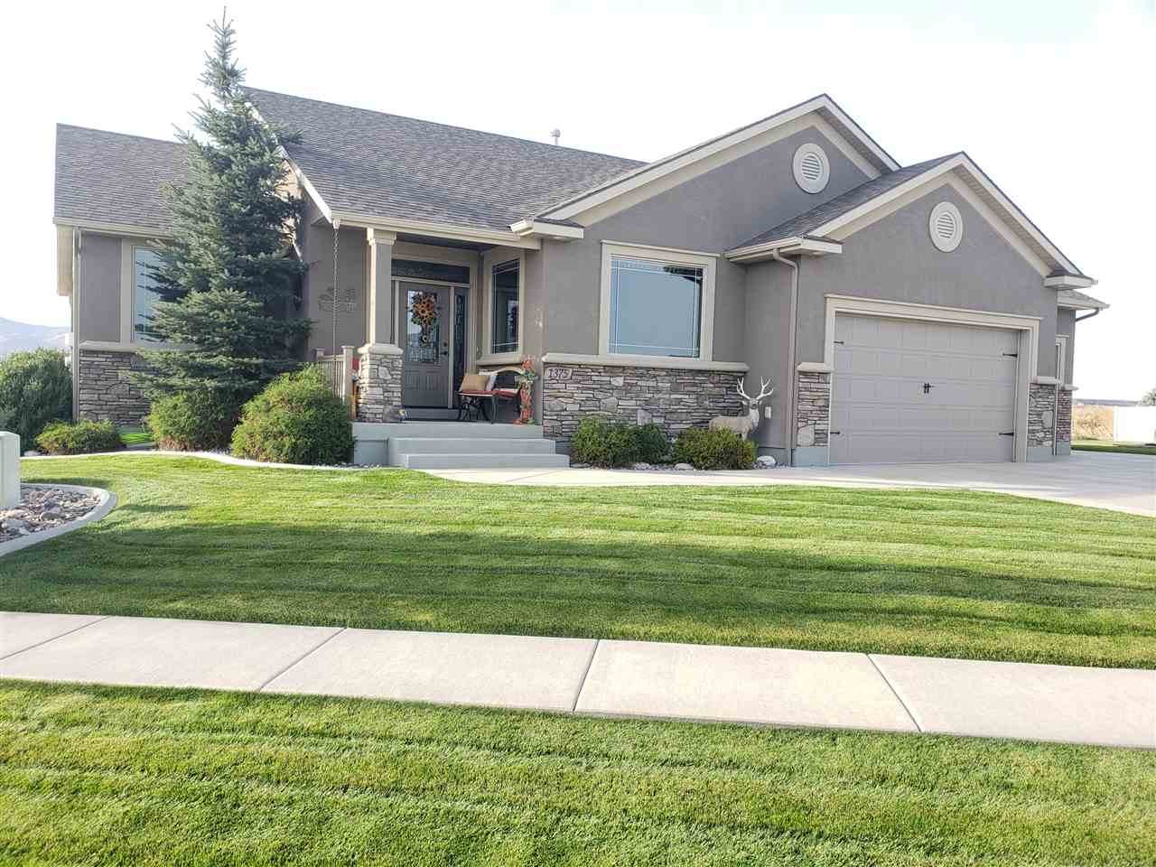 1375 Sawtooth Ave - Photo 1
