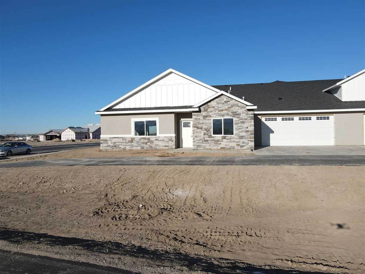 5692 Northside Crossing A - Photo 1