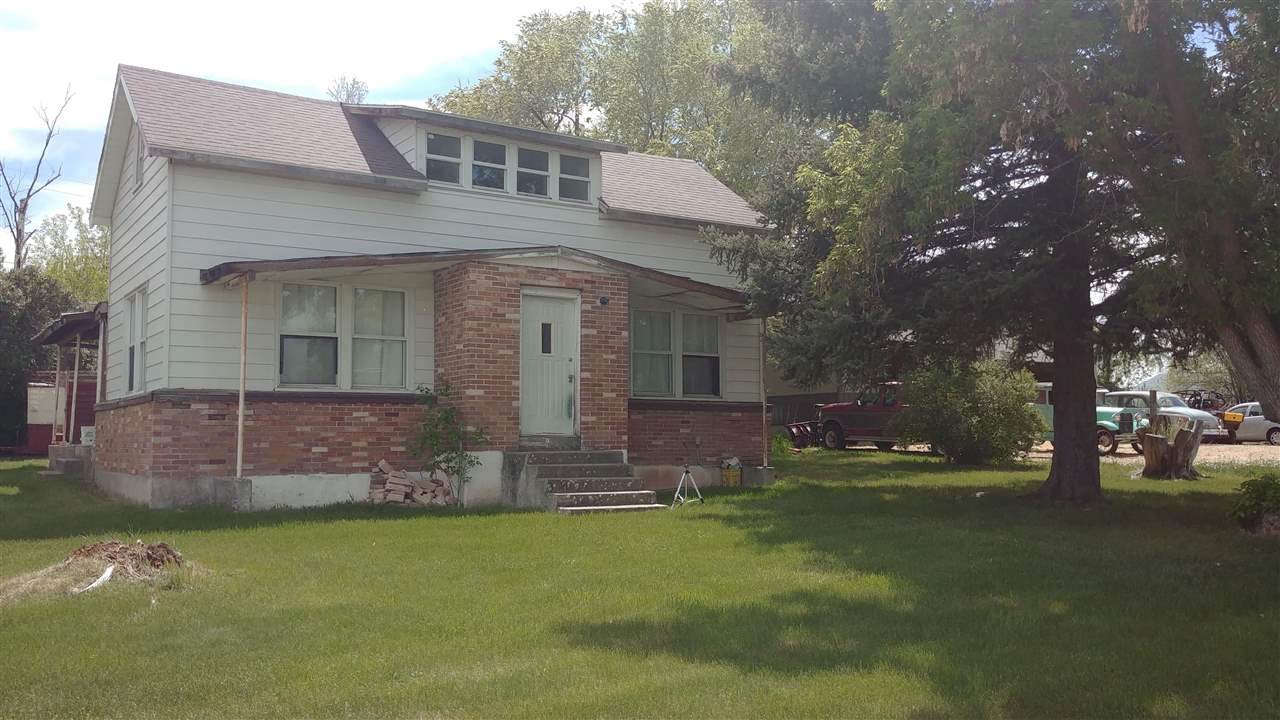 1102 1st West - Photo 1
