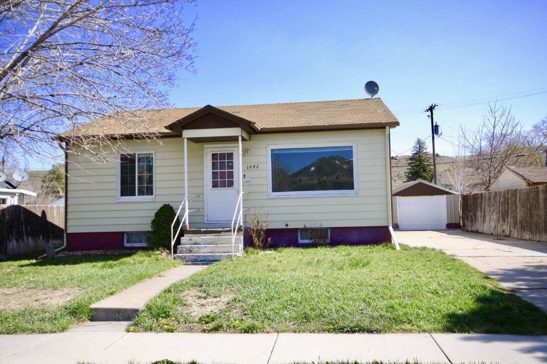 1642 2nd Ave - Photo 1