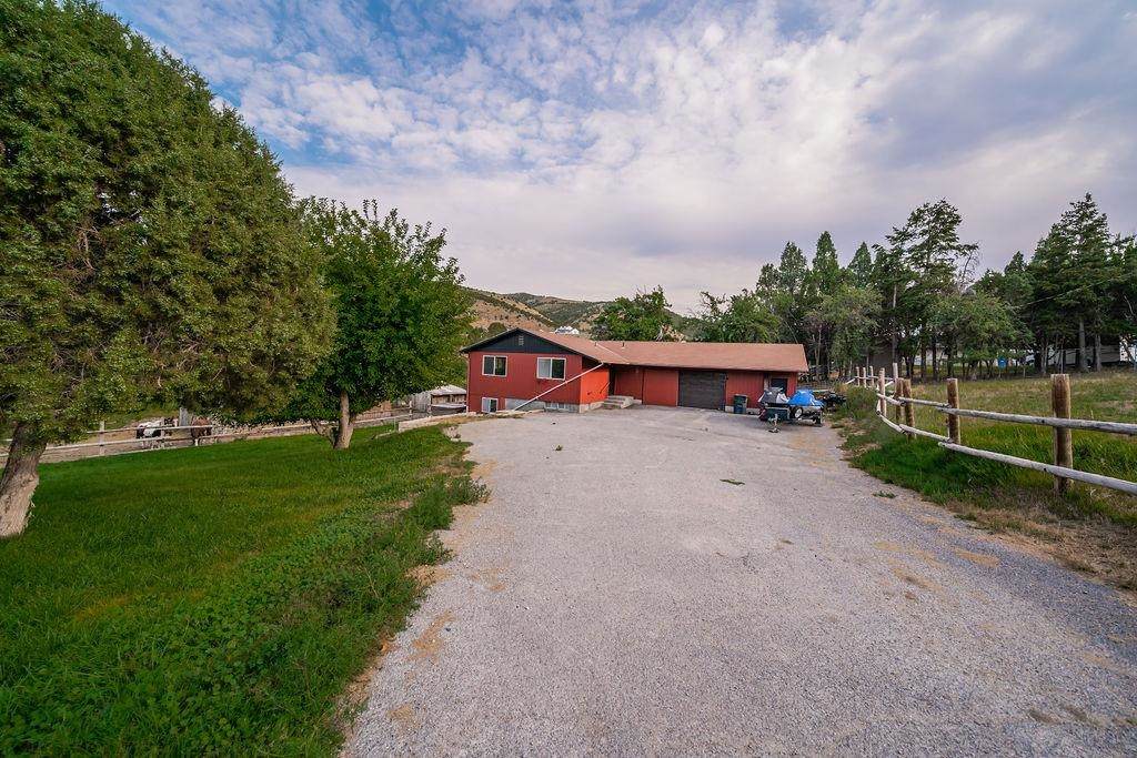 2352 Apple Lane - Photo 1