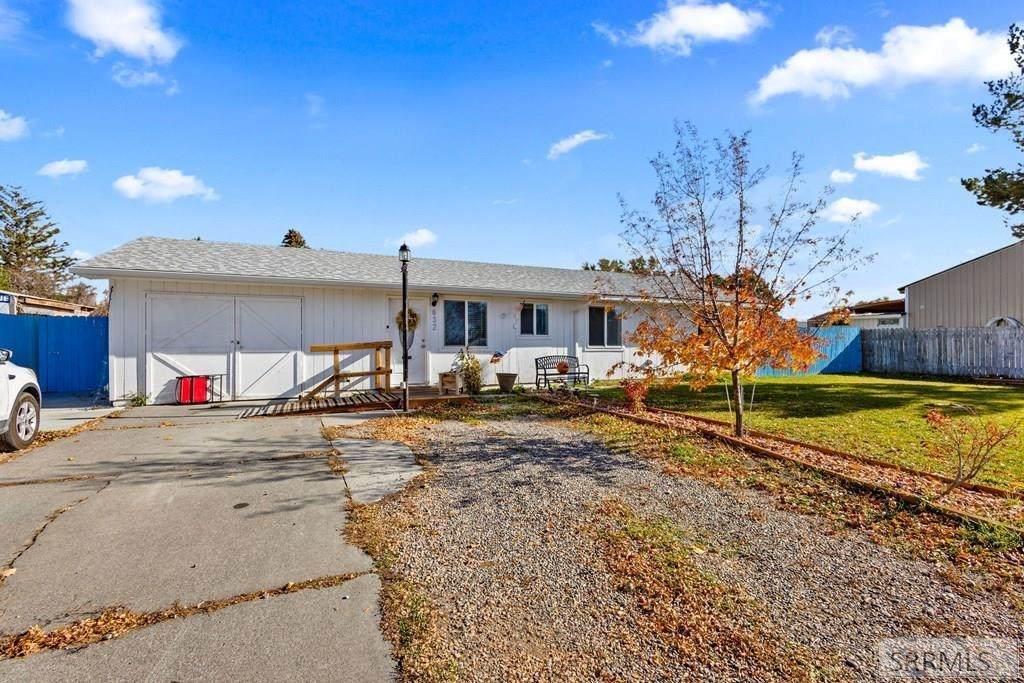 632 Wildrose Ln - Photo 1