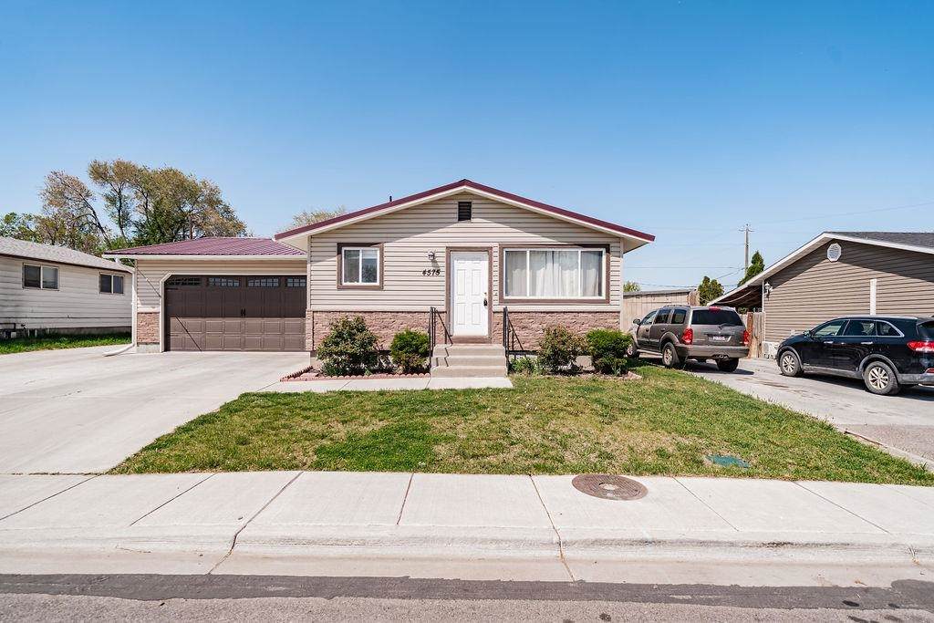 4575 Sawtooth Street - Photo 1