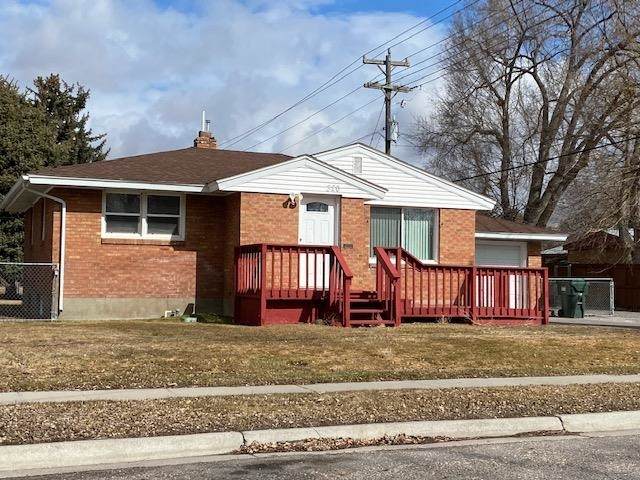 320 Walnut - Photo 1