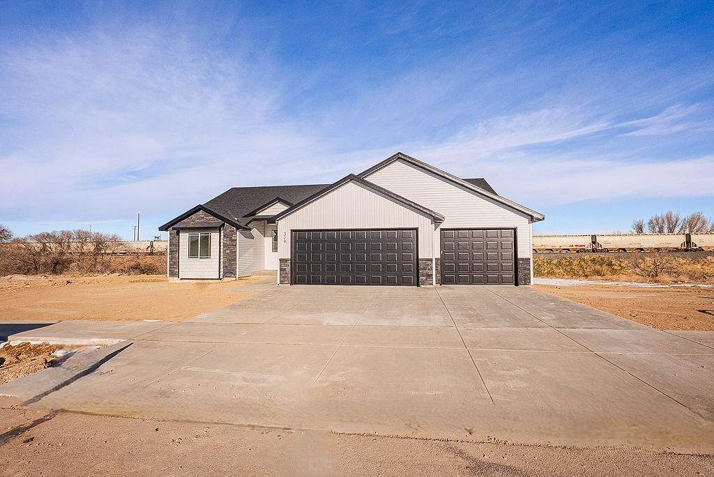 329 Lakeview Blvd - Photo 1