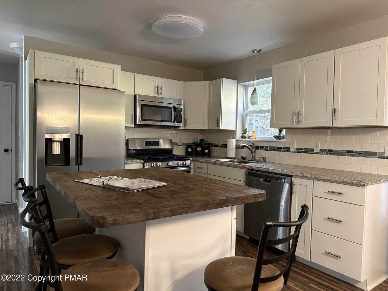 1320 Sterling Dr - Photo 1