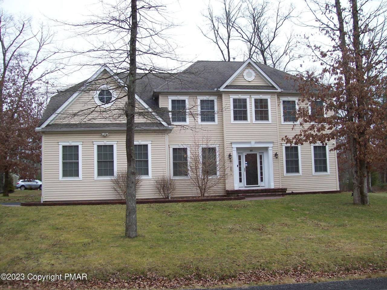 702 Holly Cir - Photo 1