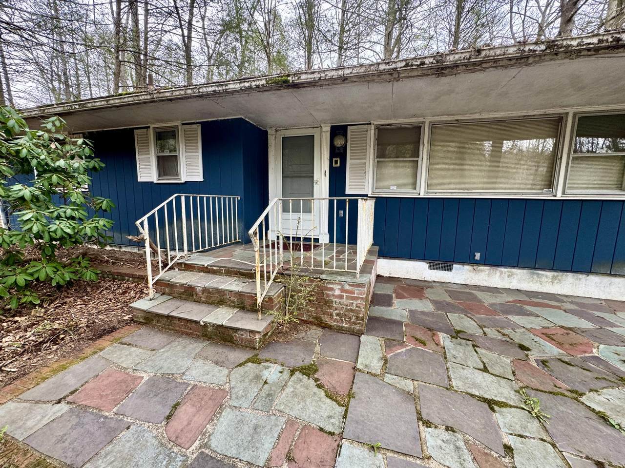 109 Hemlock Drive - Photo 1