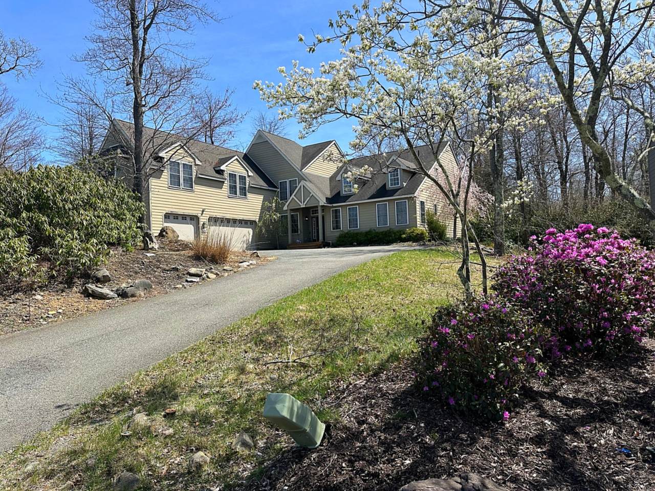554 Pinecrest Drive - Photo 1