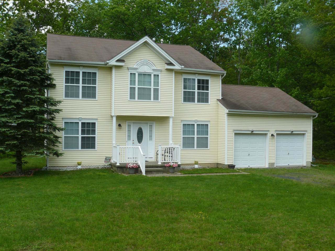 214 Kensington Drive - Photo 1