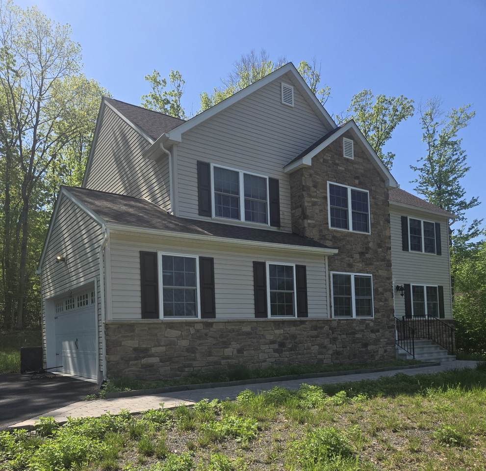 216 Swan Court - Photo 1