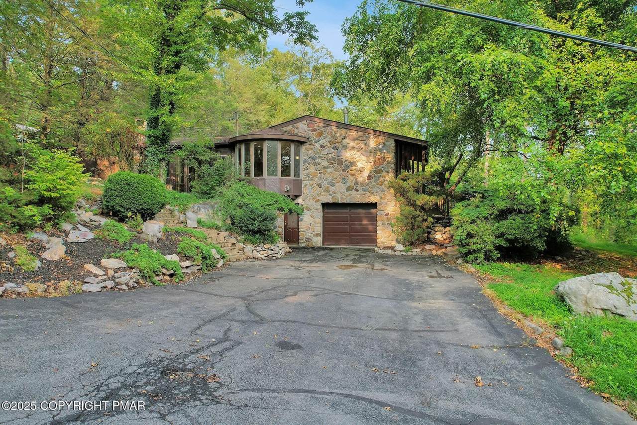 913 Constitution Avenue - Photo 1