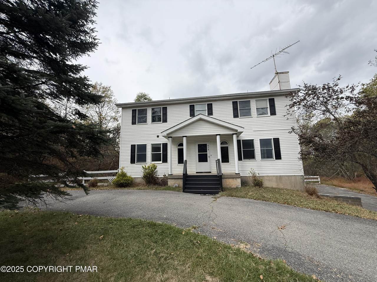 628 Scenic Drive - Photo 1