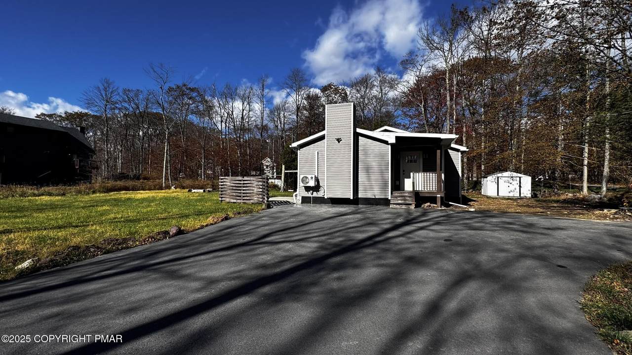 3262 Hamlet Drive - Photo 1