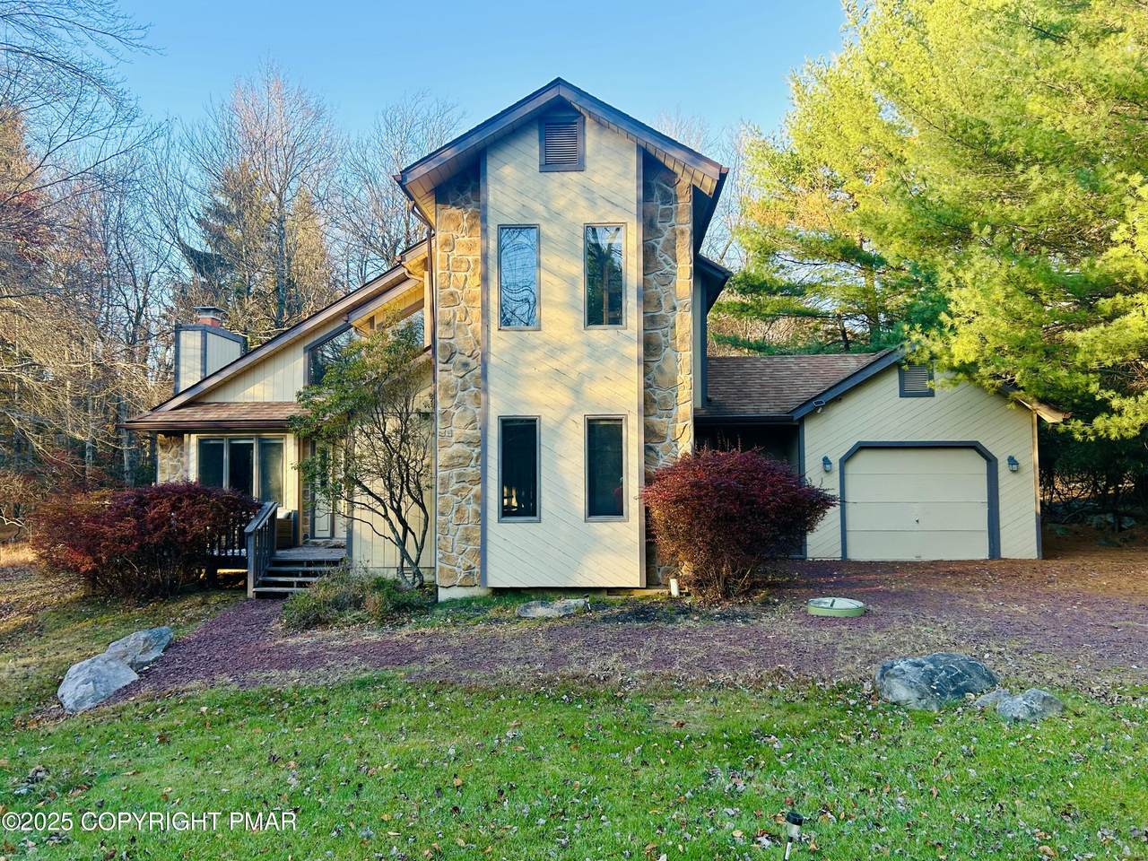 120 Pineknoll Drive - Photo 1