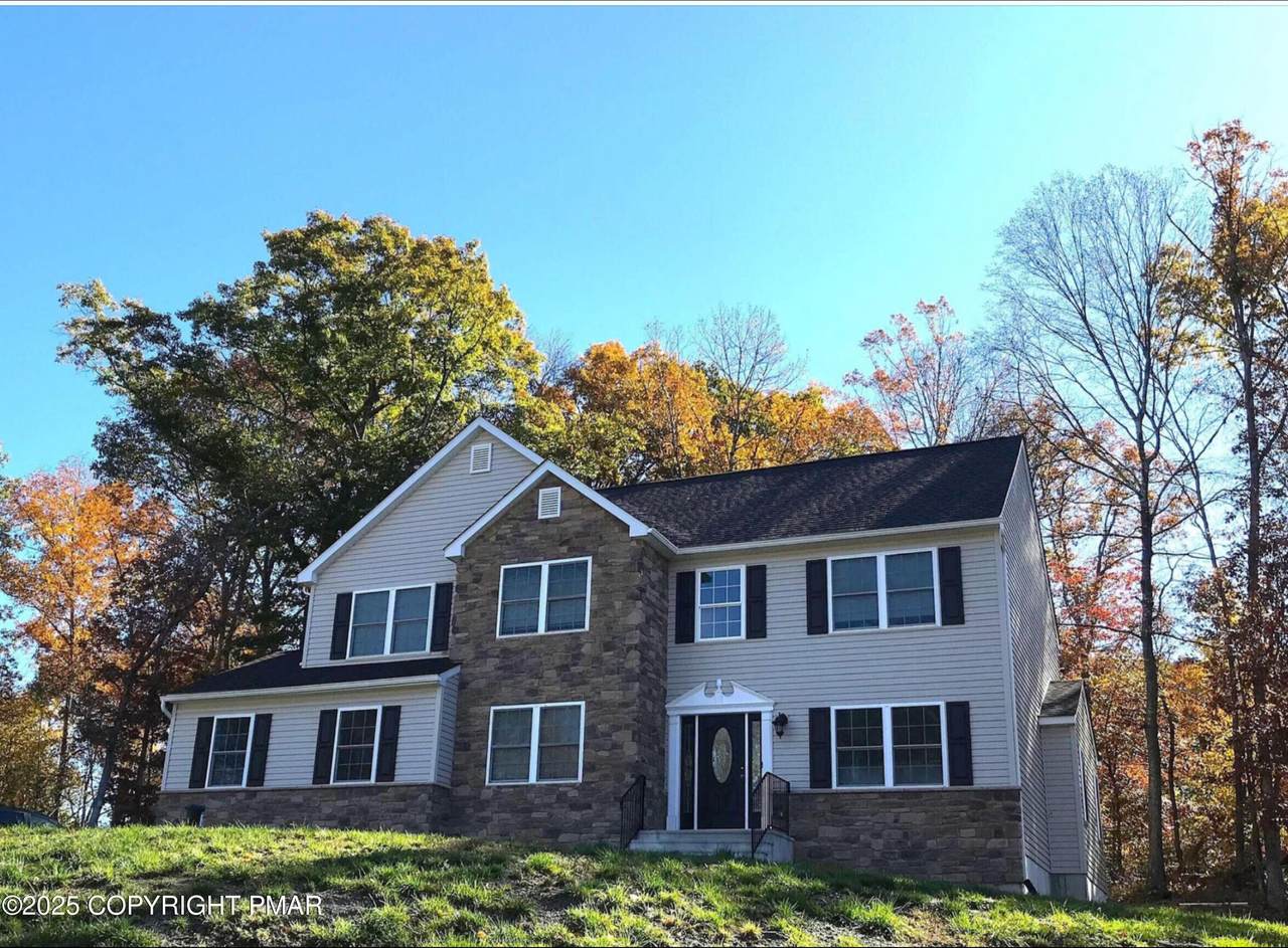 216 Swan Court - Photo 1