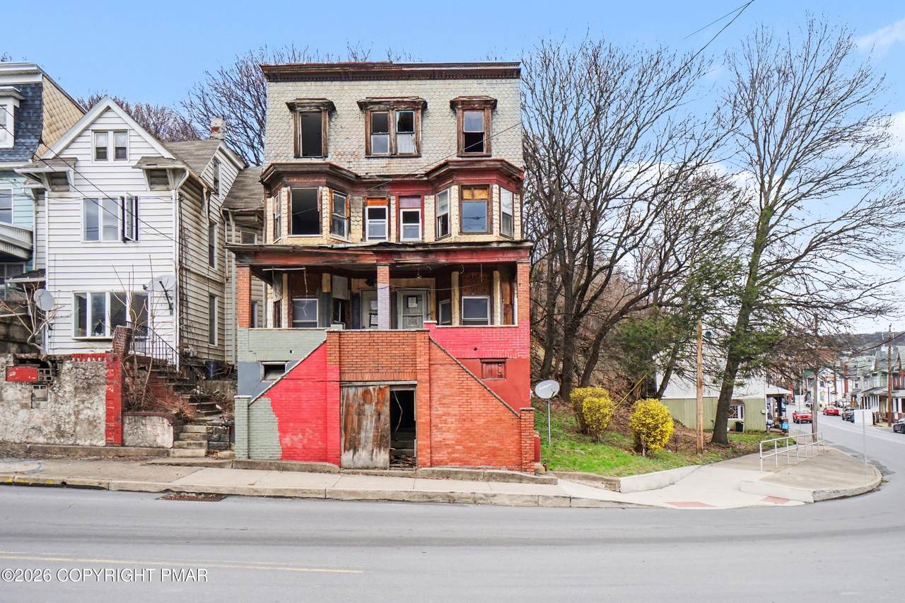 805-807 6TH Street - Photo 1