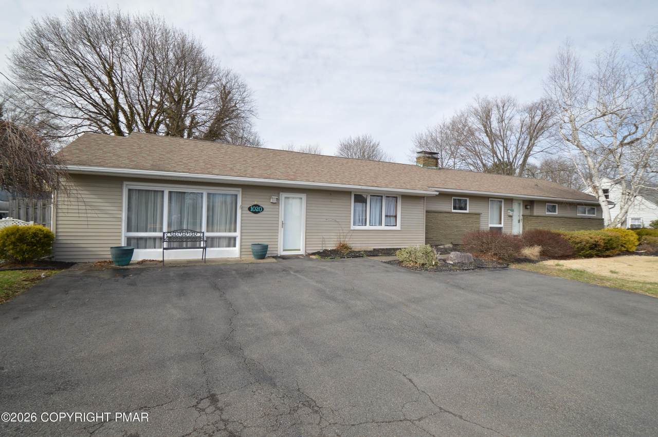 1020 Congdon Avenue - Photo 1