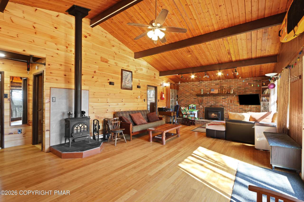 214 Mockingbird Court - Photo 1