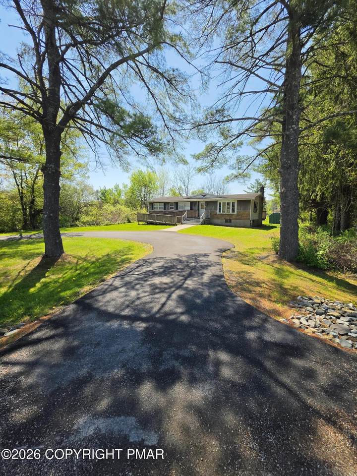 114 Greenview Drive - Photo 1